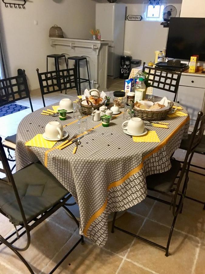 Bed and Breakfast Le Grand Coudreau Nazelles-Negron Esterno foto